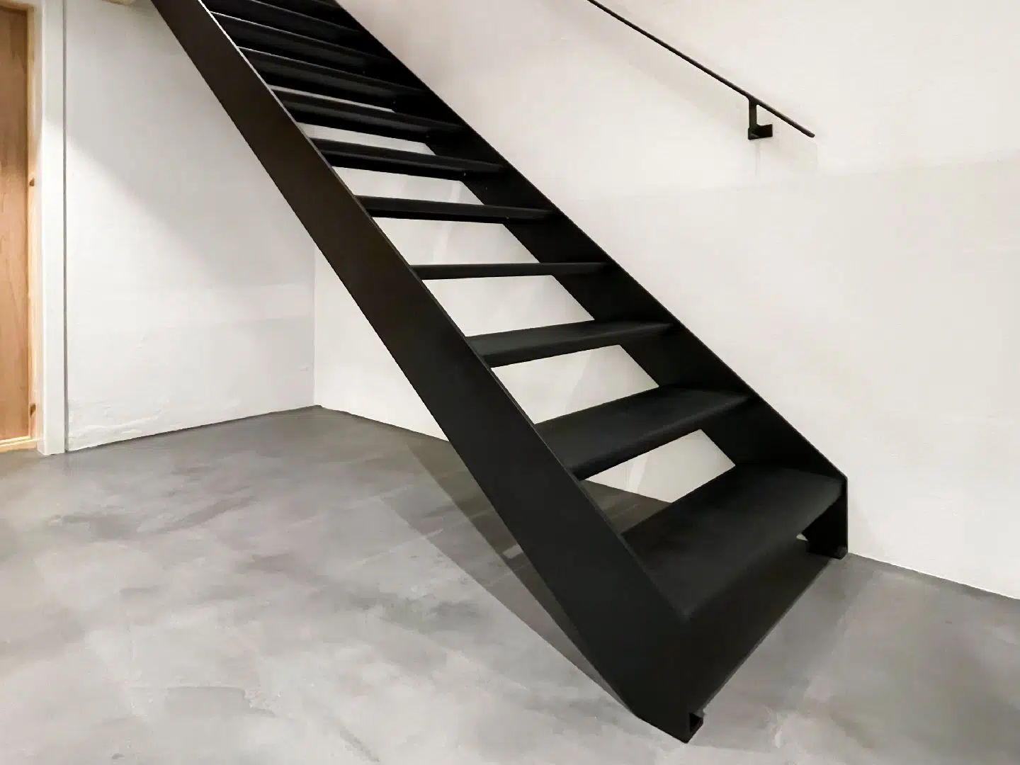 trappe-ståltrappe-stål trappe-trappe i stål-special mål trappe-smedetrappe-ligeløbs trappe